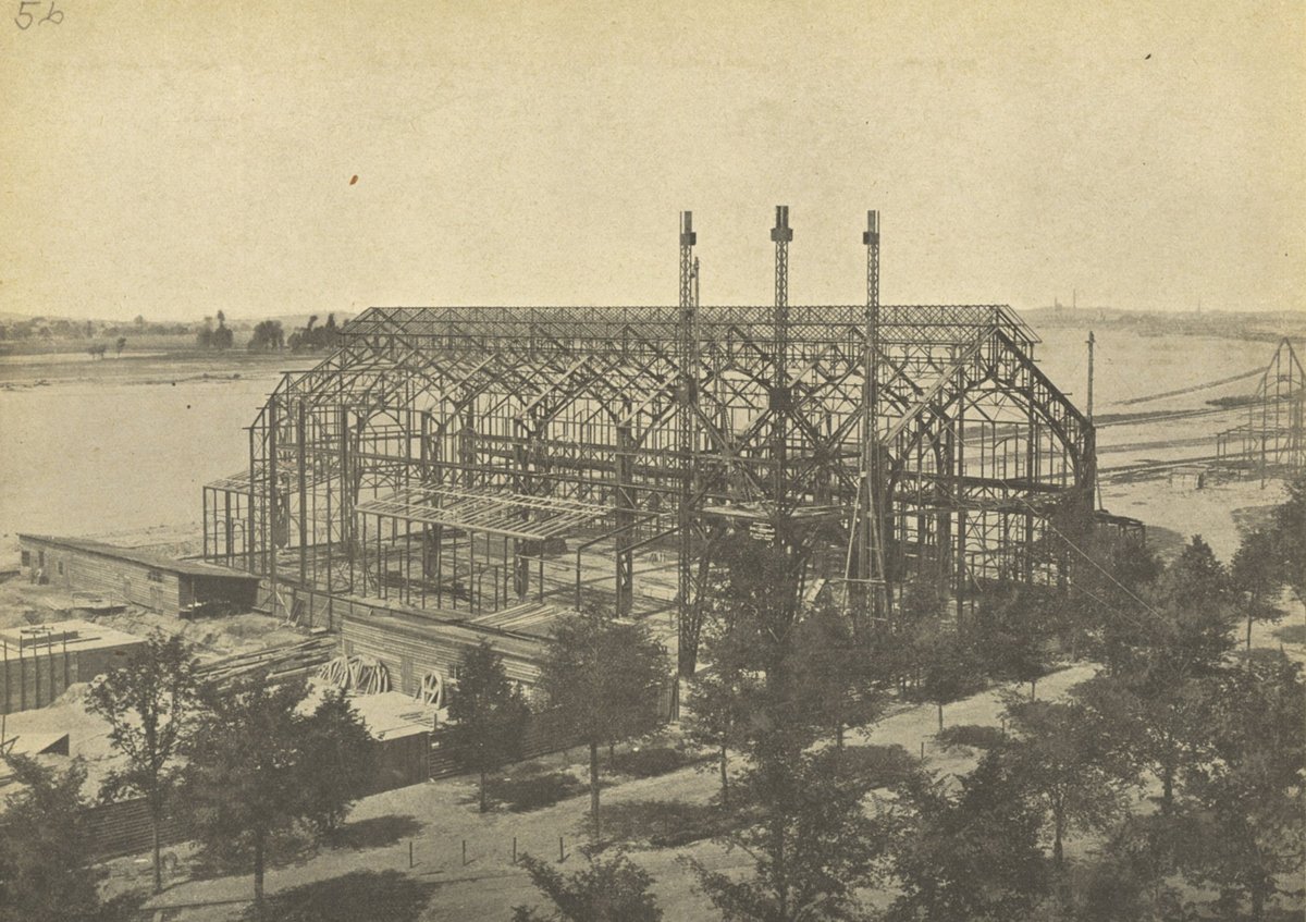 Stahlkonstruktion des Messepavillions für die kleine Weltausstellung in Düsseldorf, 1902